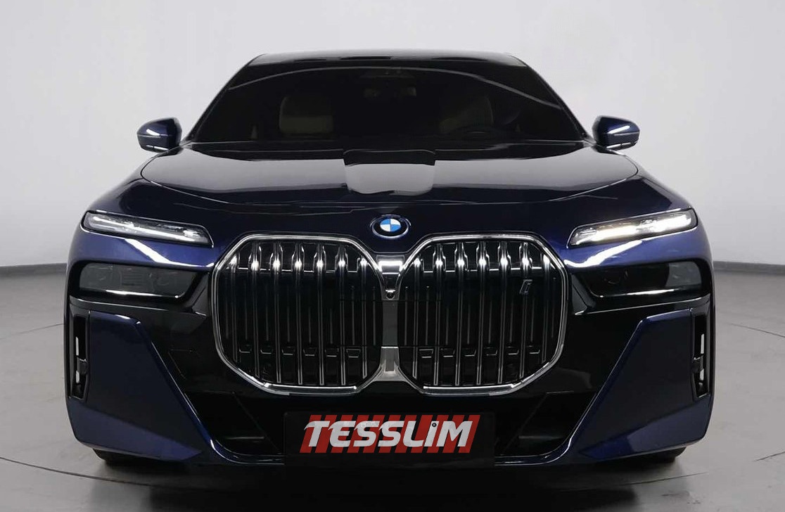 BMW i7 M70